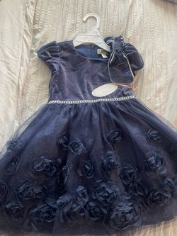 Beautiful Dress With With Flower Detail 3T