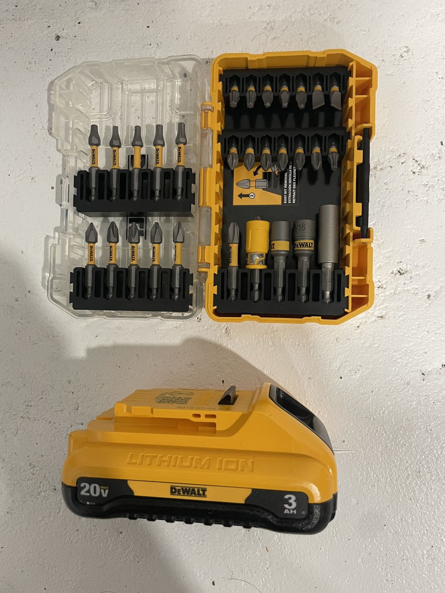 Dewalt 20v MAX 3AH Battery And Drill Bit Set