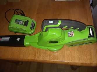 Greenworks 40-volt powerful lightweight blower kit with battery and charger