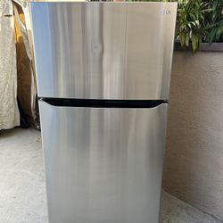 LG Fridge Silver 23cu Ft 33x33x68👍🛑3 MONTHS WARRANTY 