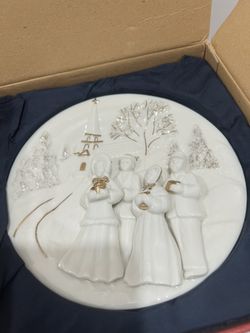 Mikasa Christmas Carolers 3D China Plate Accented In Gold Includes Box Holiday