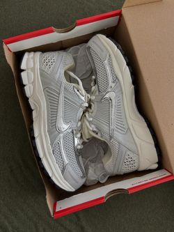 Nike Vomero 5 Shoes