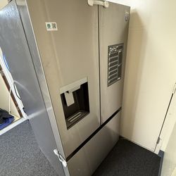 Midea French Door, Freezer Drawer, Water&Ice Dispenser - $500