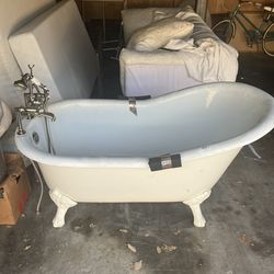 Vintage Claw foot Vintage High back Soaking Tub