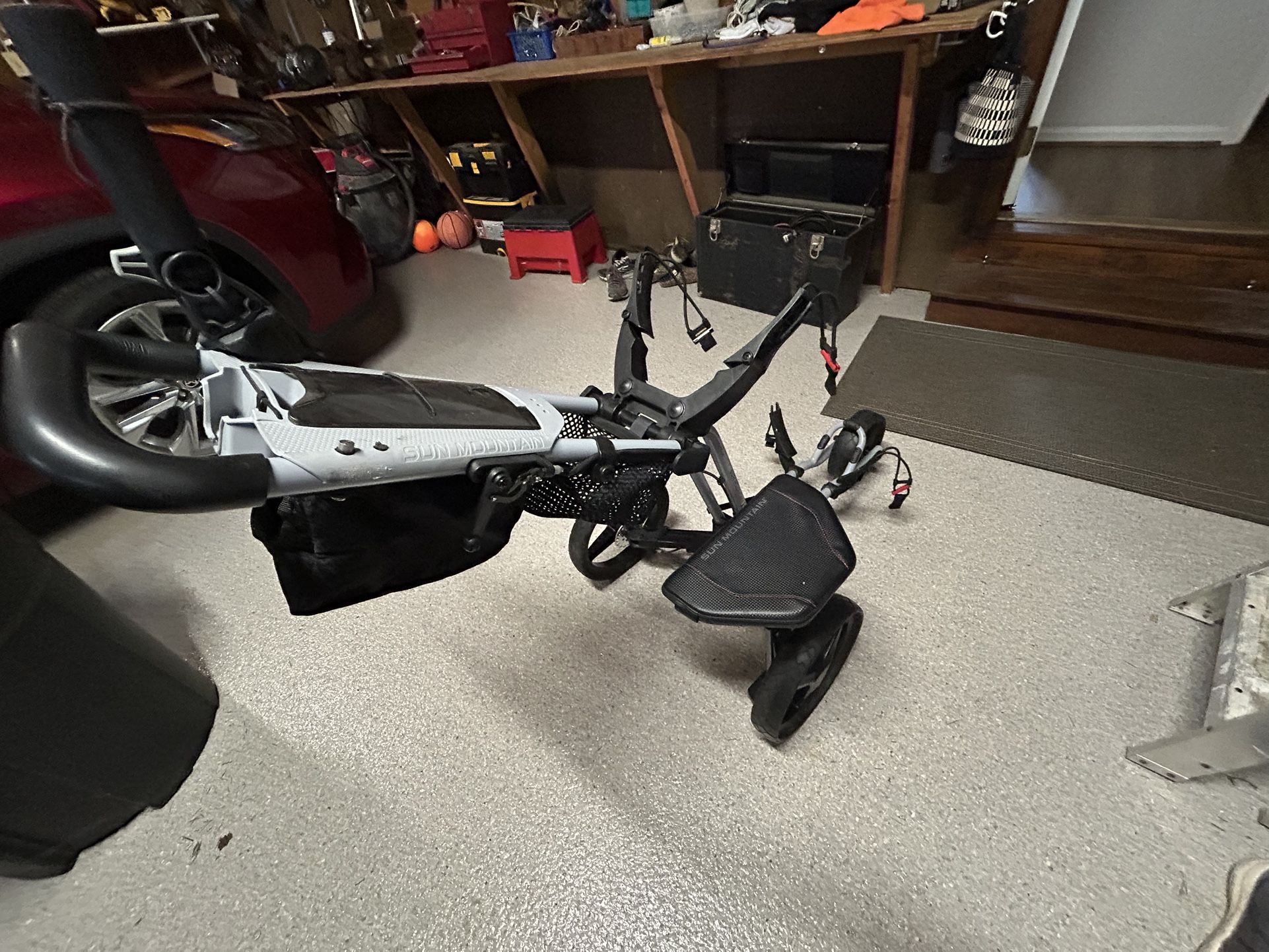 Like Brand New Sun mountain Golf Push Cart