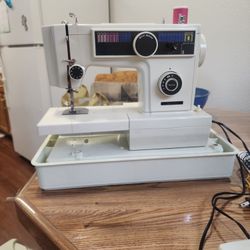 Nelco Sewing Machine 