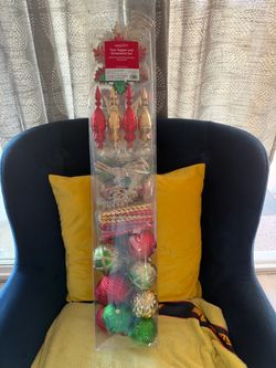 TREE TOPPER AND ORNAMENTS SET