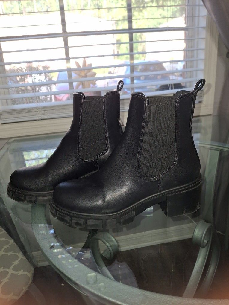 Madden Girl Boots Size 6.5