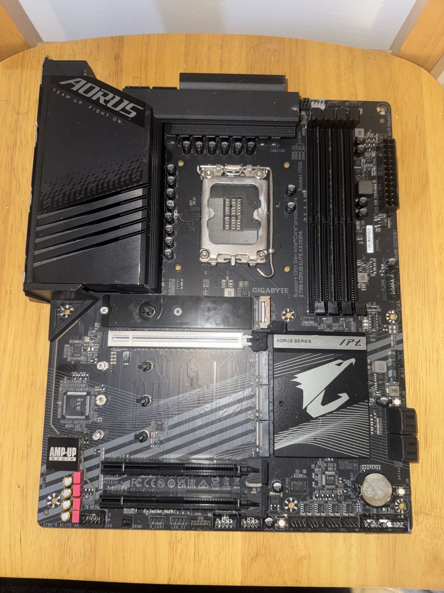 ASUS AORUS Elite DDR 4 Z790 (FOR PARTS/NOT WORKING)