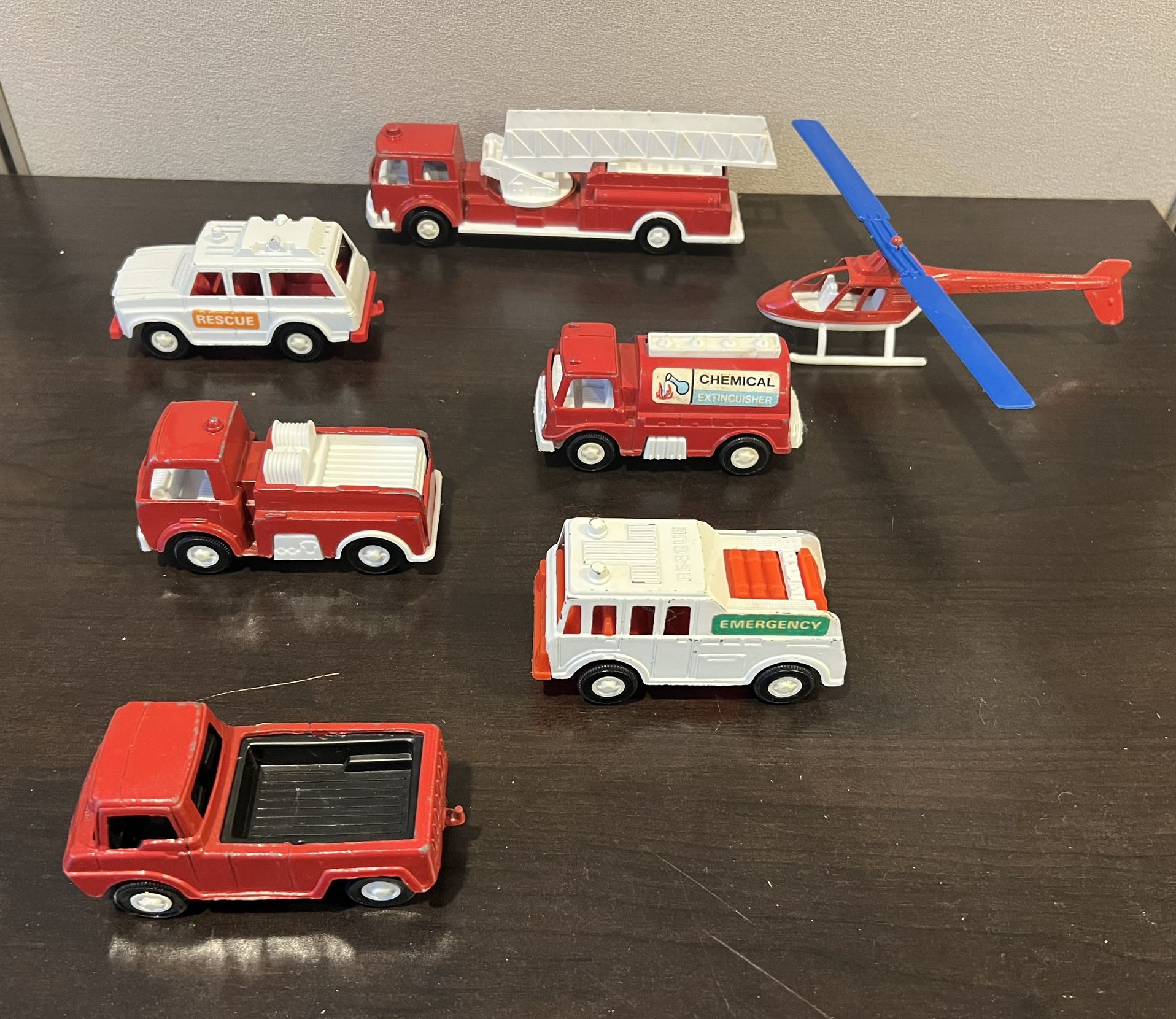 Vintage Tootsietoy 1975 Emergency Rescue 2 Playset Diecast Near Complete +
