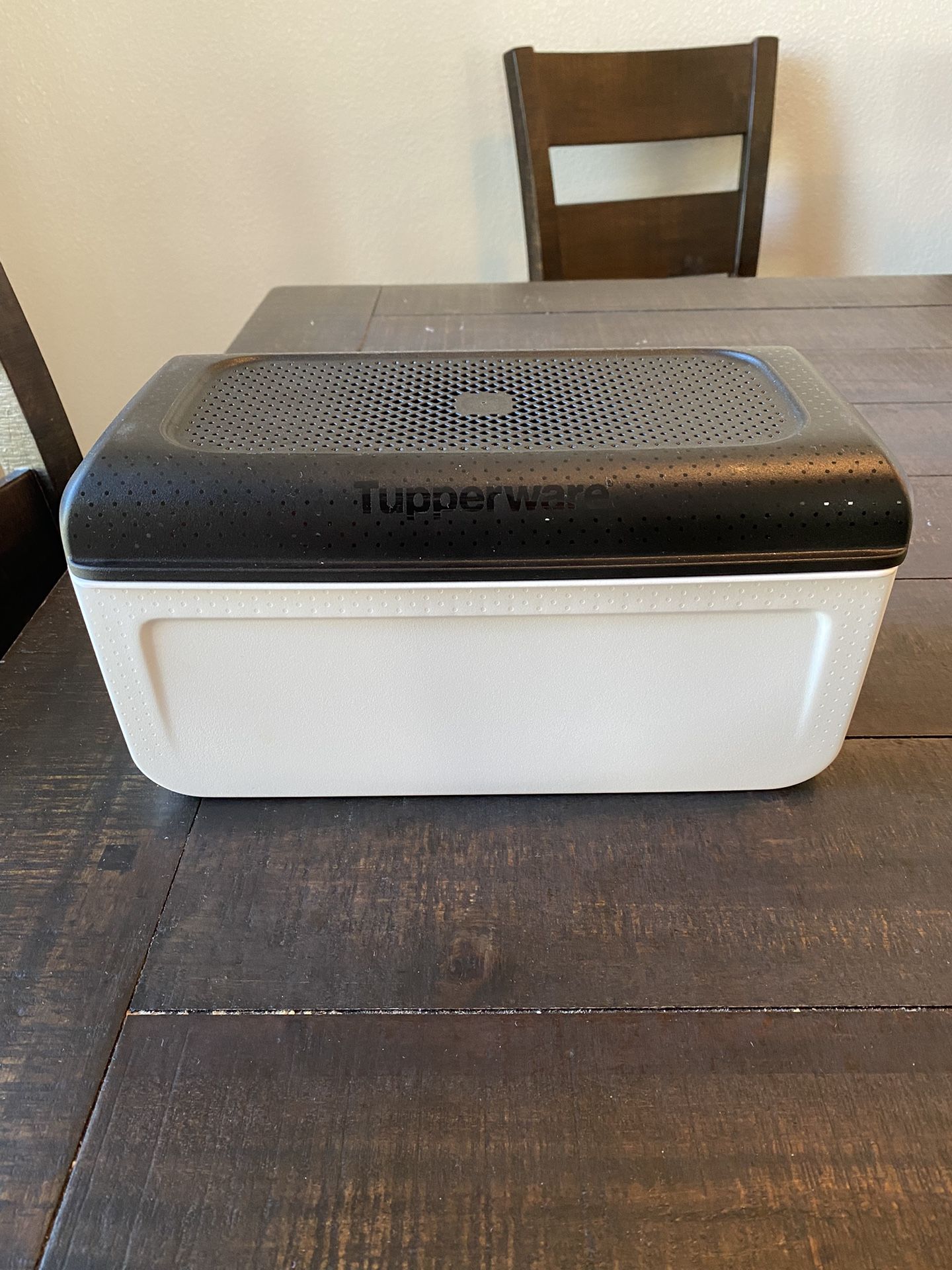 Tupperware Bread Holder