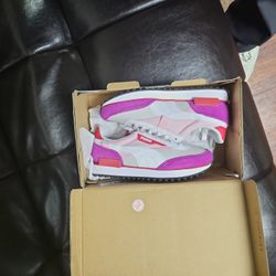 PUMA FUTURE RIDER PLUM SIZE 6 BRAND NEW 