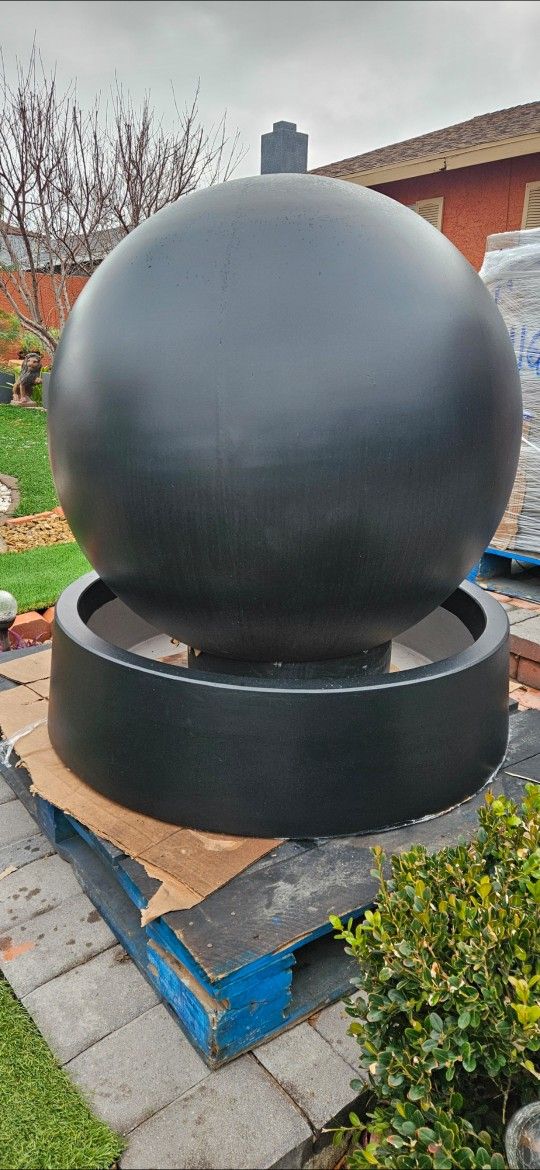 Cement Spher Fountain 