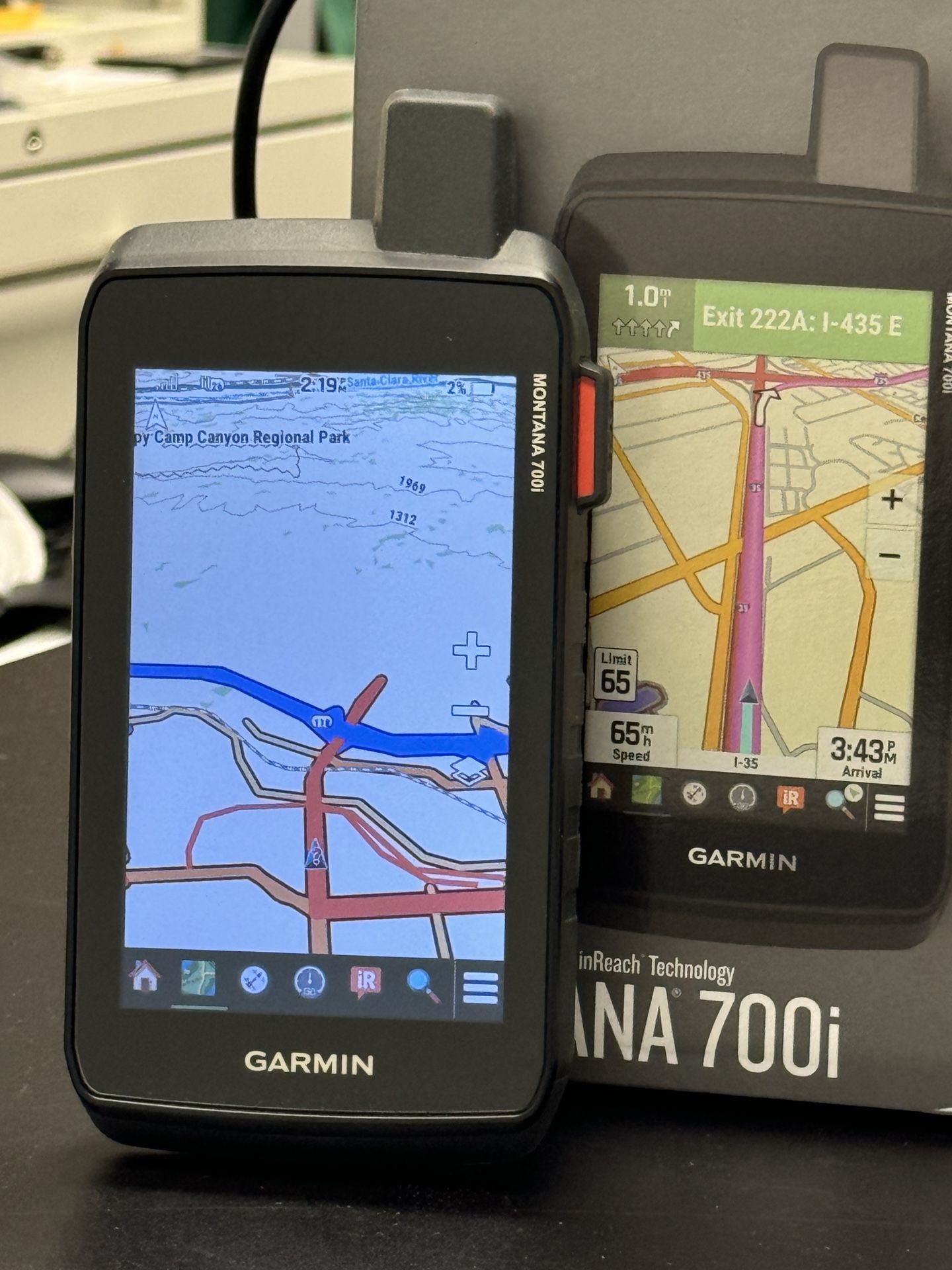 Garmin Montana 700i With Suction Mount