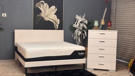 Very Pretty White King Size Bedroom Set With 14 inch Memory Foam Mattress - Delivery Available