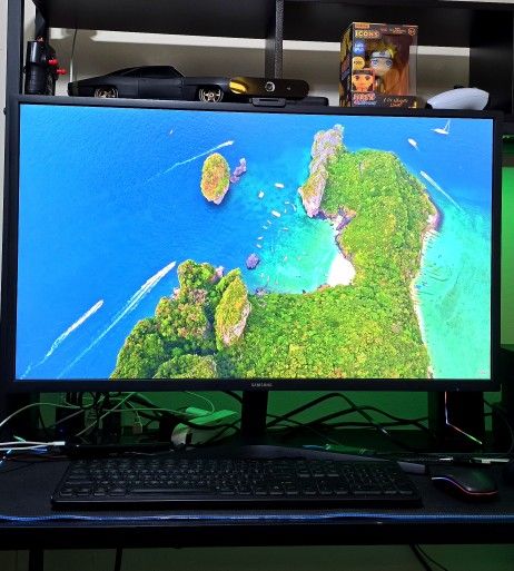 SAMSUNG 32" UJ59 Series 4K UHD (3840x2160) Computer Monitor,VA Panel, HDMI, Display Port, Eye Saver/Flicker Free Mode, FreeSync, LU32J590UQNXZA, Black