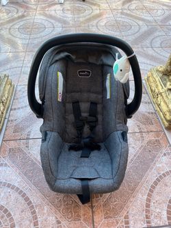 Baby car seat in good condition; from a smoke-free and pet-free home.
