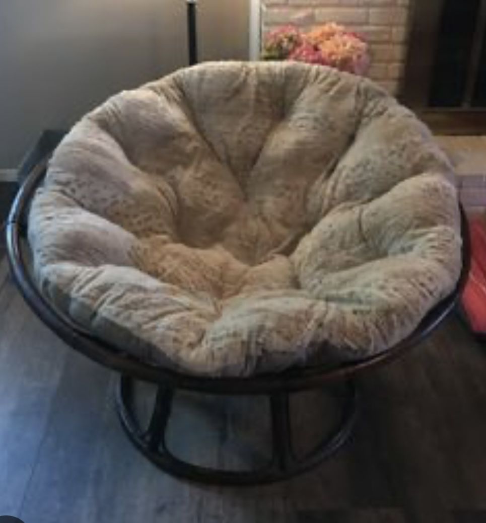 Genuine Pier One Imports Papasan Chair With Cushion