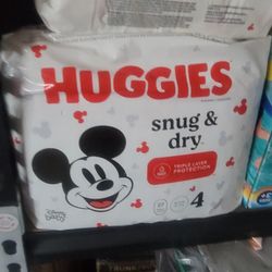 Huggiessnug And Dry Size 4