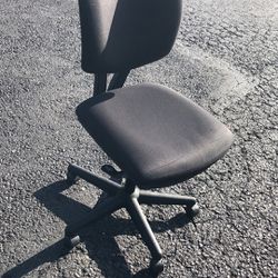 Hydraulic strong office chair good condition