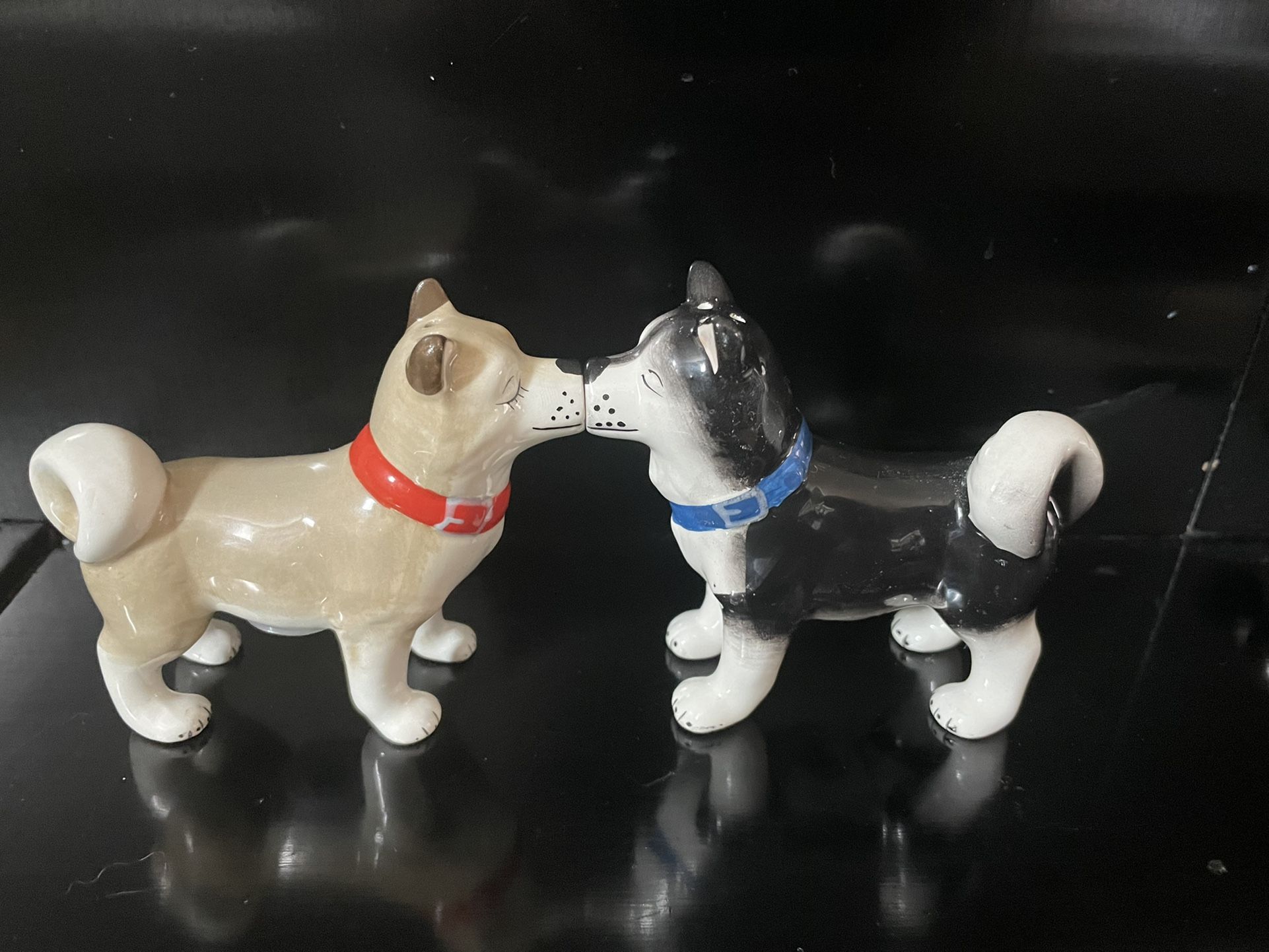 Kissing Huskies Salt And Pepper Shakers. Never Used.
