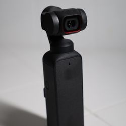 DJI Pocket 2 - SD Card and Charging Cable Included 