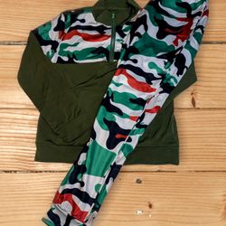 Women’s Green Camouflage 2-Piece Sports Suit