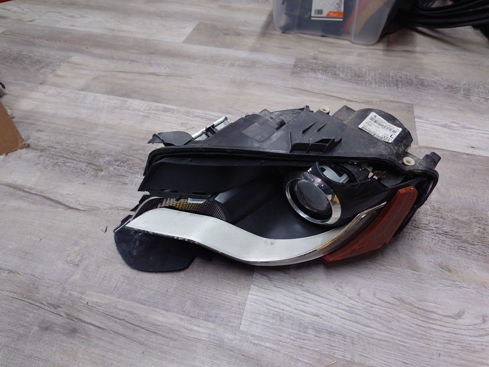 2009-2012 Audi A4 Or S4 Driver's Side Headlight For Parts