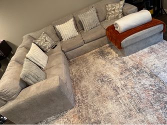 Large Sectional Couch w/Pillows & Rug