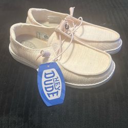 Hey Dudes Size 9  Women 