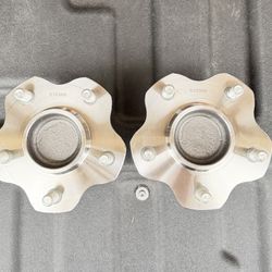 Pair of Nissan & Infiniti Rear Wheel Hubs