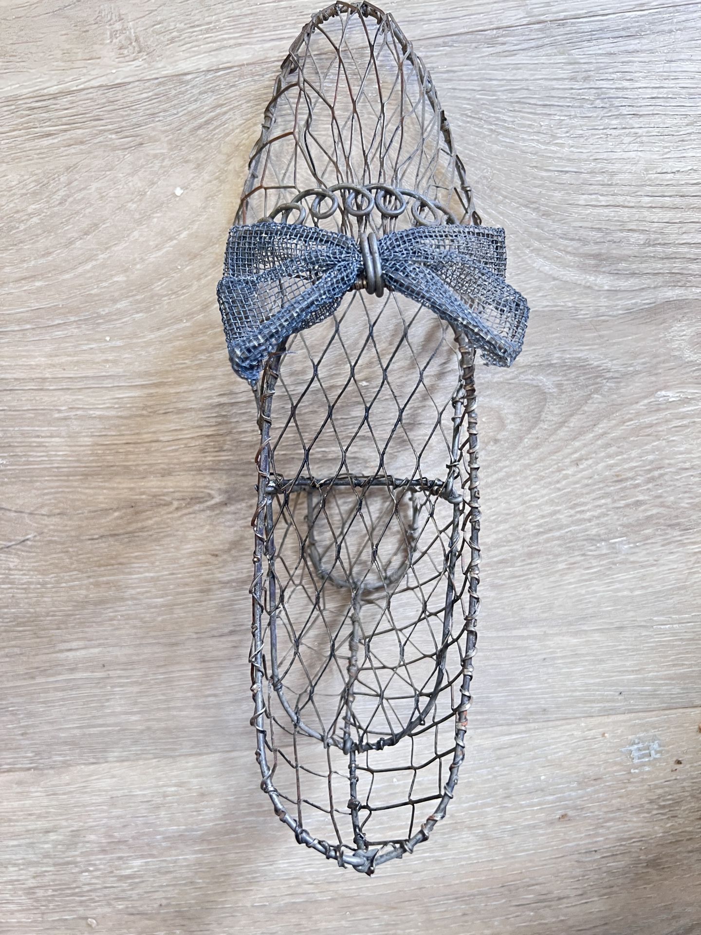 Boudoir Vintage Wire Shoe Display With Bow French Victorian style