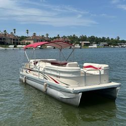 2006 Party Kraft Pontoon 90HP 11 Person 24'