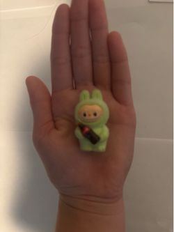 Title: Mini La Boo-Boo Figure Holding Soda Bottle – Green