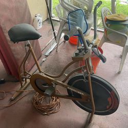*** FREE *** _ Free _ Gratis_ FREE ****Vintage Schwinn Stationary Gold Exercise Bicycle _ Needs TLC