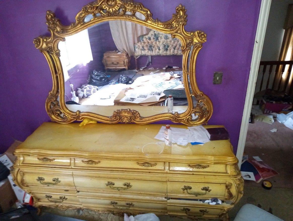 Vintage Wood Dresser With Two End Nightstands