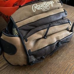 Rawlings Baseball Glove