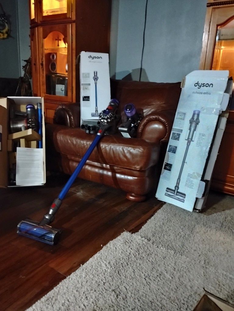 Dyson Vacuum Two Dyson V8 And 2 V11 And One Animal 3