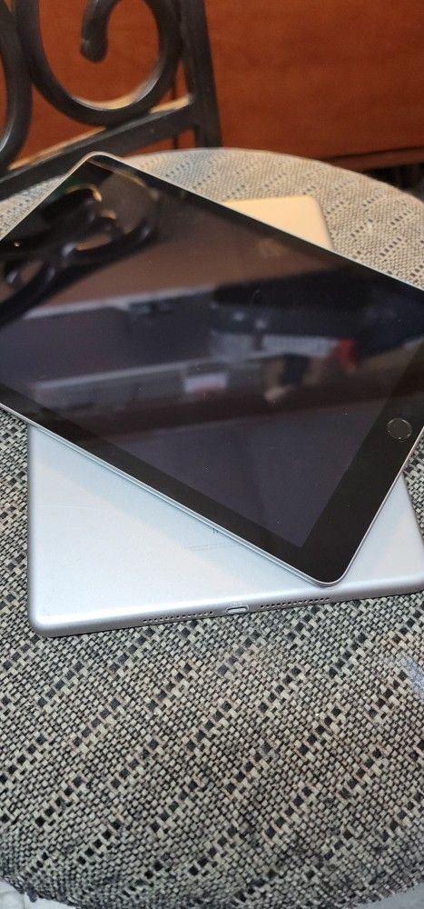2 Ipad 5th Gen 32gb