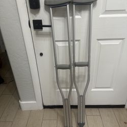 Adult crutches 