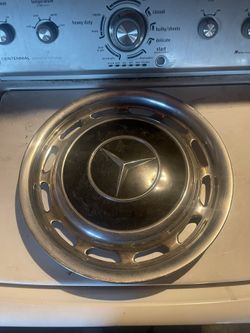 1972 Mercedes Hub Cap