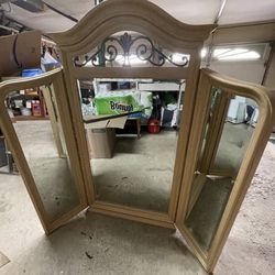 THOMASVILLE FURNITURE Traditional Style Tri-View Dresser Mirror