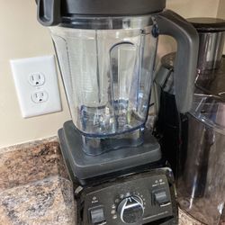 Vitamix - Like-New!