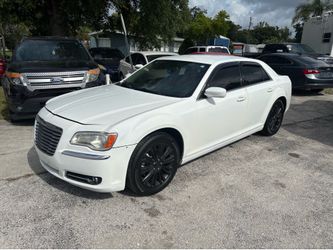 2013 White Chrysler 300