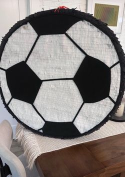 Custom piñata soccer. Cut all