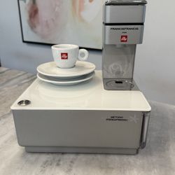 Illy Francis Francis Y1 Espresso Machine in excellent condition. 
