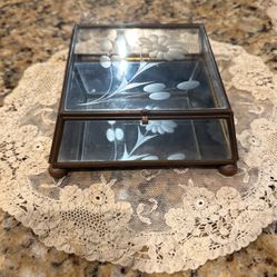 Vintage Etched Glass Keepsake Box With Mirrored Botto