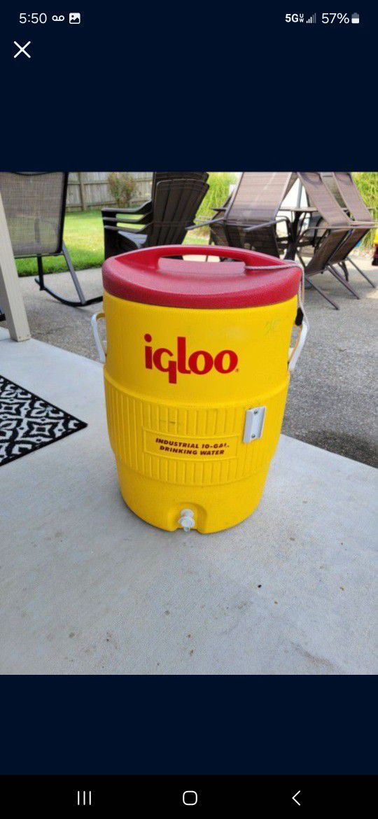 10 Gallon Igloo Cooler."CHECK OUT MY PAGE FOR MORE DEALS "