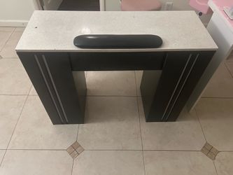 Nail table