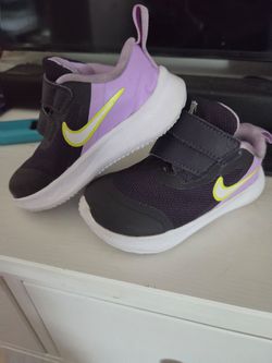 NIKE BABY GIRL SIZE 6C